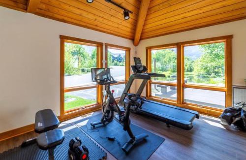 Mammoth Lakes House | Newly Built Updated 3 Bed 2 and a half bath Creekhouse at Snowcrk Resort 1463 Amazing Mountain Views