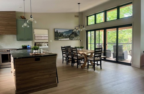 MacTier House | Newly constructed beautiful modern 4 bedroom, 3.5 bathroom lakehouse in Mactier