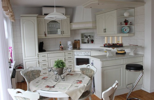 Lichtenwalde House | Newly renovated, cozy cottage with great comfort, pets welcome.
