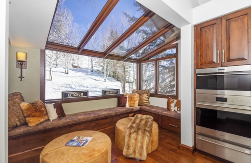 Sun Valley Condo | Newly Listed Luxury Penthouse – Hike, Ski & Relax in Style