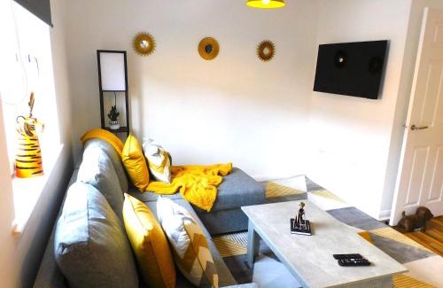 Hamilton Apartment | Newly refurbished 1 bed Apt in Hamilton Close to station and local amenities