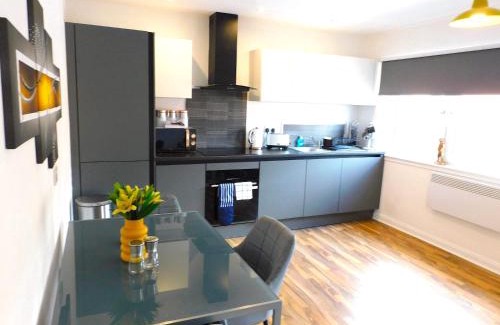 Hamilton Apartment | Newly refurbished 1 bed Apt in Hamilton Close to station and local amenities