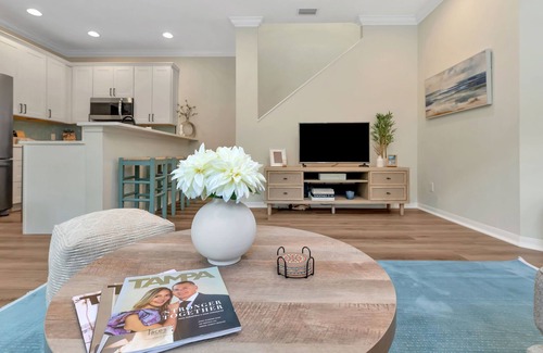 Courier City - Oscawana House | Newly renovated 3-bedroom townhome in the heart of SoHo with beachy vibes