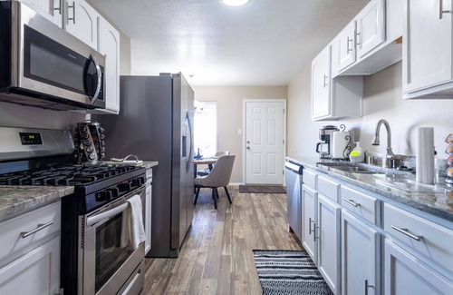 Westgate Heights House | Newly renovated 3Bed 2Ba Family Home with Mountain View