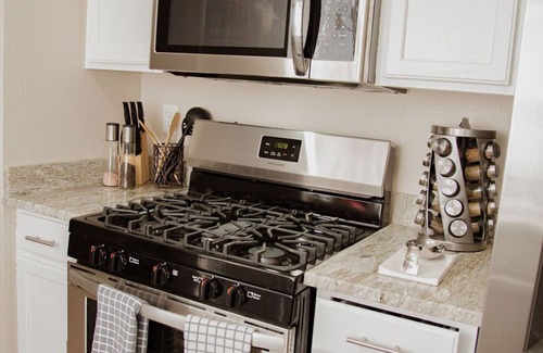 Westgate Heights House | Newly renovated 3Bed 2Ba Family Home with Mountain View