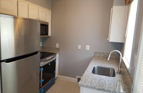 Lochearn House | Newly Renovated 5 Bedroom Home With Free Parking