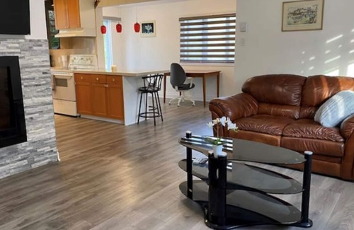 Sainte-Dorothee House | Newly Renovated Bungalow