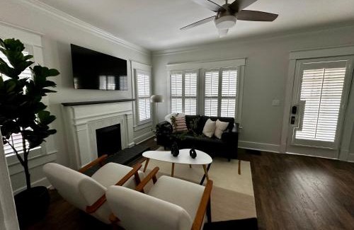 Murfreesboro Apartment | Newly Renovated Cottage including Driveway in Downtown Murfreesboro