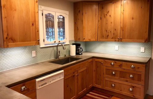 Sandia Knolls House | NEWLY RENOVATED PRIVATE MOUNTAIN HOME WITH HOT TUB