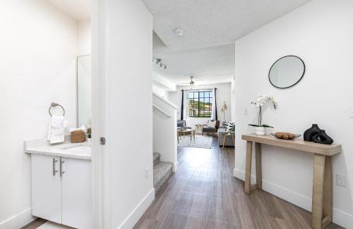 Delray Beach Apartment | Newly renovated Townhome with King bed