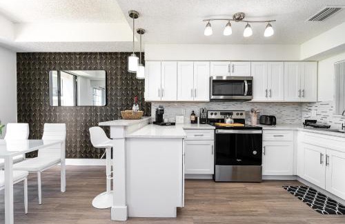 Delray Beach Apartment | Newly renovated Townhome with King bed