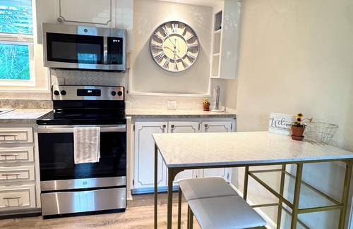 Southside House | Newly Renovated: 1 BDR 5 min to Palm Beach!