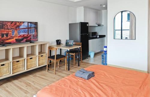 Jakarta Apartment | Newly South Gate Studio Apt with Pool, Gym Netflix by 2ndHome