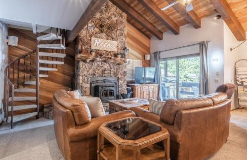Mammoth Lakes House | Newly updated 2 Bedroom plus Loft, 3 Full Bathrooms, Sleeps up to 8 people Steps to Free Shuttle