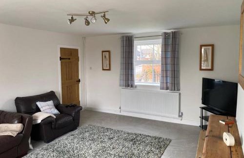 Wesham House | Newton Farm cottage, hot tub, garden views Near Lytham Ribby