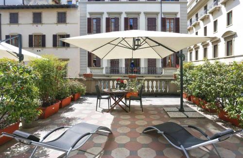 Duomo Apartment | Next to the Duomo of Florence, Raffaello, with Private Patio
