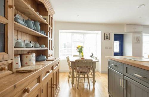 Kinvara House | Niamh's Seaside Cottage