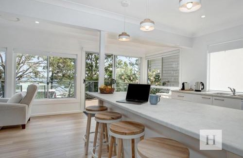 Summerland Point House | Niaroo Lakeside