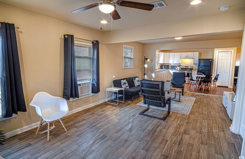 Arena District House | Nice 3br/2ba Near Downtown 2 min At&t Center