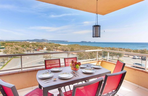 Mas Pinell Apartment | Nice apartment for 6 people with WIFI, pool, TV, terrace and parking