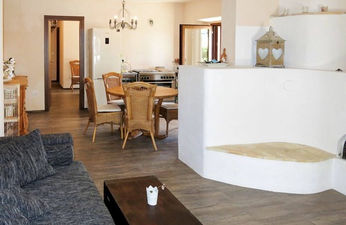 Cologna Spiaggia Villa | Nice apartment in villa with pool, hot tub, A/C, WIFI, TV, patio, pets allowed and panoramic view