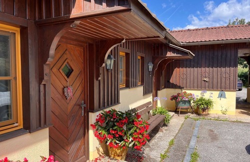 Treffen Villa | Nice apartment in villa for 4 people with WIFI, TV, terrace and pets allowed