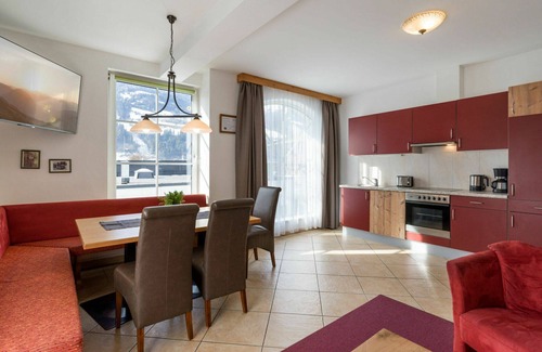 Stumm Apartment | Nice apartment for 10 people with pool, WIFI, TV, terrace and pets allowed