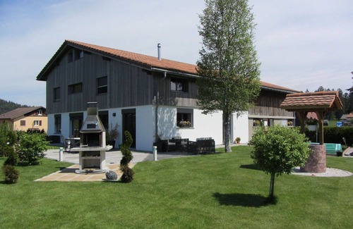 Muriaux Apartment | Nice apartment for 2 guests with WIFI, hot tub, TV and pets allowed