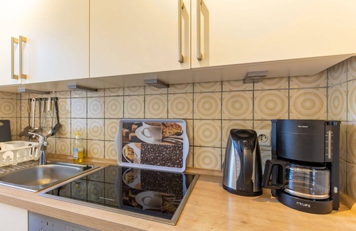 Sehestedt Apartment | Nice apartment for 4 guests with WIFI, TV, terrace and pets allowed