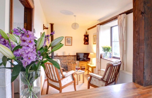 Llanerchymedd House | Nice apartment in villa for 2 guests with WIFI, TV, pets allowed and parking