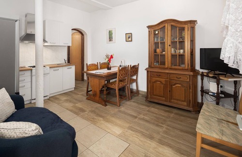 Lovrecica Apartment | Nice apartment in Lovrecica with WiFi