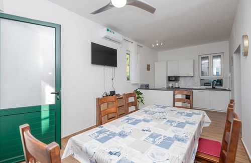 Gradac Apartment | Nice apartment in Podaca with Wi-Fi