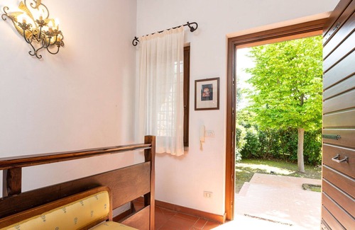 Poderi Villa | Nice apartment in villa with WIFI, hot tub, private pool, TV, patio, pets allowed and panoramic .