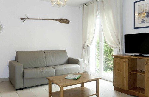 Crozon House | Nice apartment in villa for 6 people with pool, WIFI, TV, terrace, pets allowed and parking