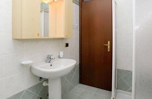 Bardolino Villa | Nice apartment in villa for 4 guests with pool, WIFI, A/C, TV, panoramic view and parking