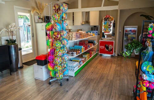 Kerkdriel Ski Chalet | Nice chalet with combi microwave, near the Maas