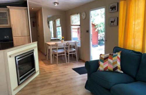 Wechelderzande Ski Chalet | Nice chalet with deck, in the Antwerp Kempen
