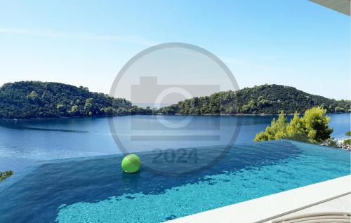 Split House | Nice Home In Blato With Wifi