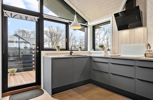 Krejbjerg House | Nice home in Ejstrupholm with kitchen