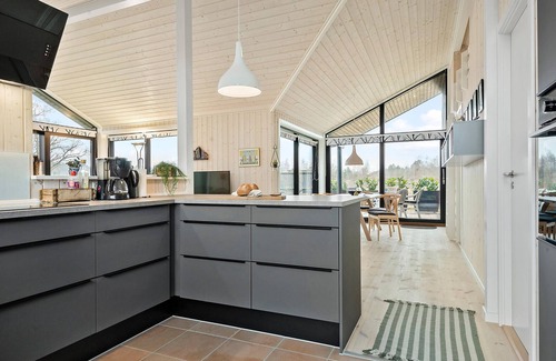 Krejbjerg House | Nice home in Ejstrupholm with kitchen