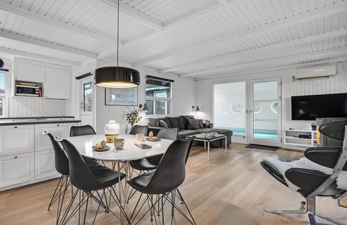 Bønnerup Strand House | Nice home in Glesborg with kitchen