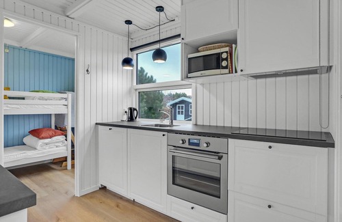 Bønnerup Strand House | Nice home in Glesborg with kitchen