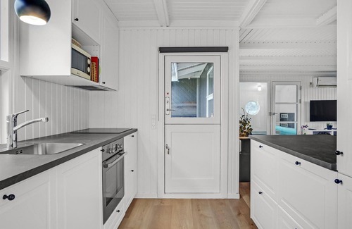 Bønnerup Strand House | Nice home in Glesborg with kitchen