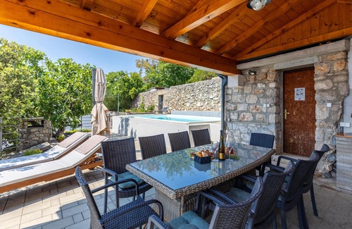 Smrika House | Nice home in Grmani with kitchen