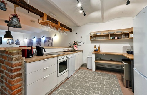 Majerje House | Nice home in Majerje with sauna