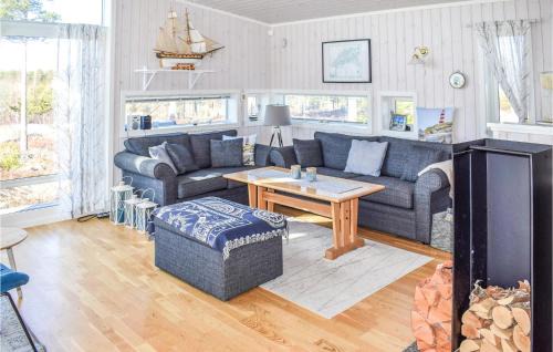 Manstad House | Nice Home In Manstad With Kitchen