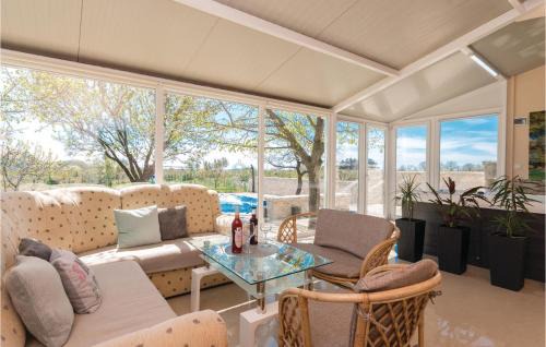 Nadin House | Nice Home In Nadin With Wifi