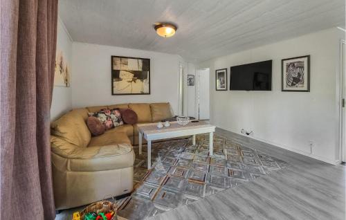 Lidkoping Municipality House | Nice Home In Norra Kedum With Wifi