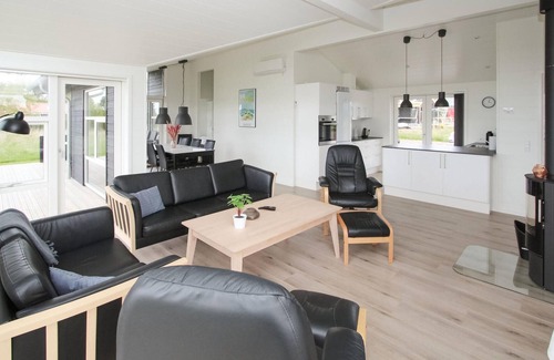 Marup House | Nice home in Samsø with kitchen