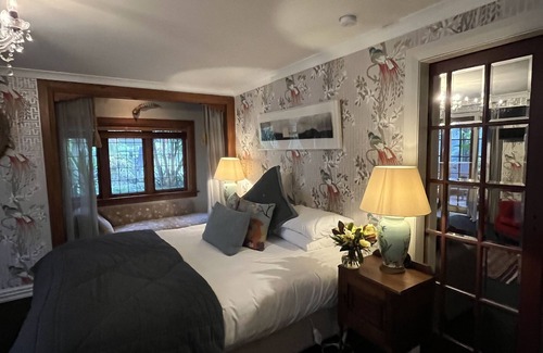 New Plymouth Cabin | Nice Hotel